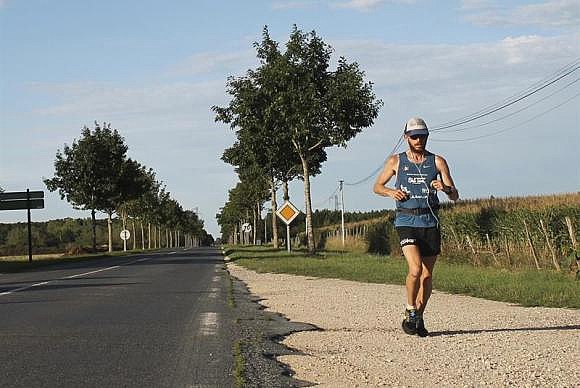 Ralph Mesquita percorrerá 5,3 mil quilômetros correndoEFE/Divulgação Eurocross for a Cause