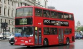 Ônibus exibe a mensagem 