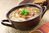 5 receitas de sopas super práticas para esquentar a noite de hoje.  Foto: Bolsa de Mulher.